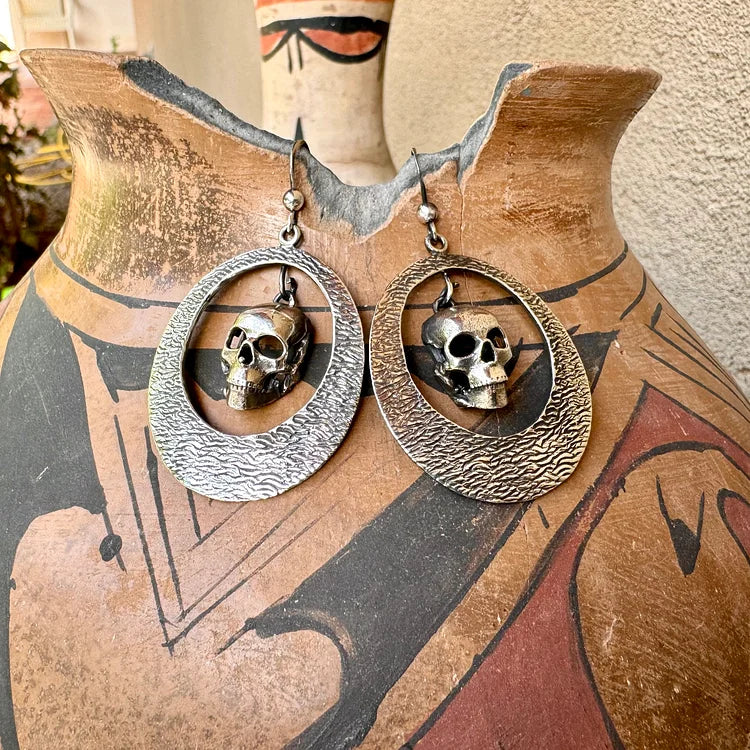 Brincos de argola vintage de esqueleto de calavera de prata