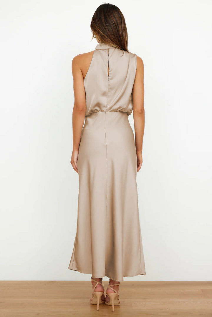 Carlina | Vestido Longo de Cetim com Decote Halter