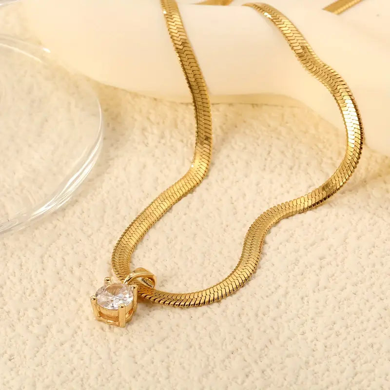 Colar Elegante com Pingente de Strass