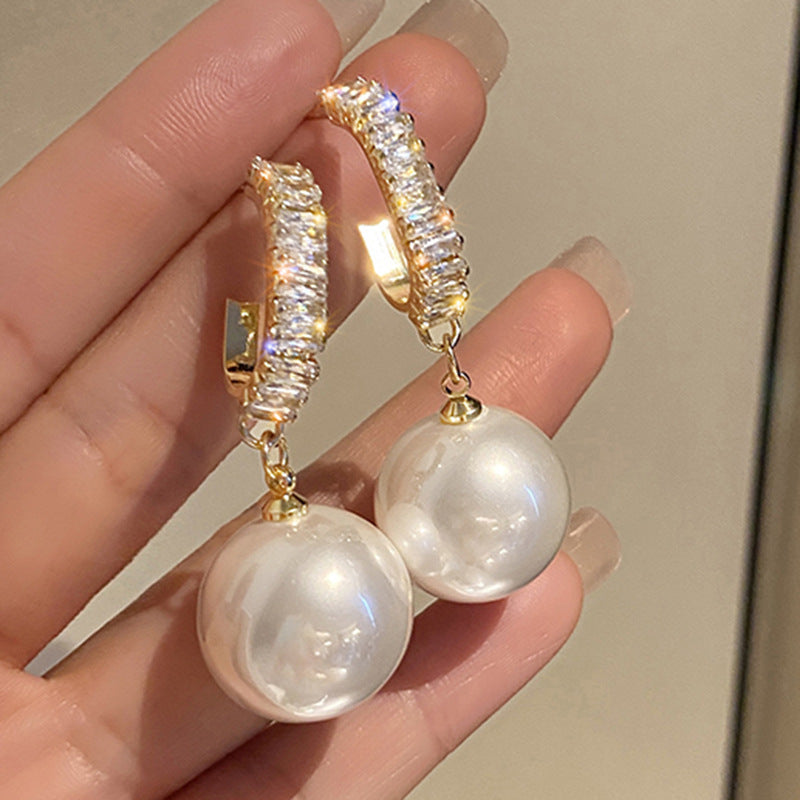 Brincos Elegantes com Pérolas e Zircônias