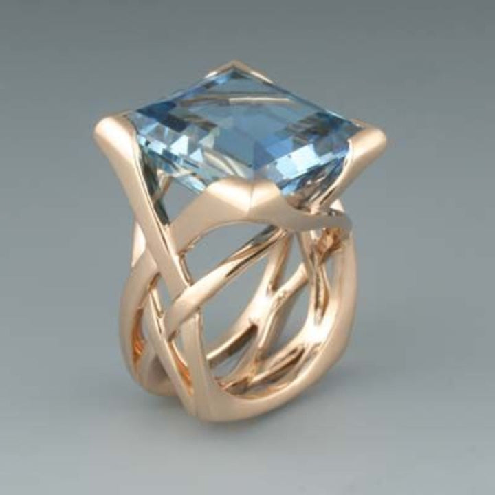 Anel Vintage em Ouro Rosa com Zircônia Azul