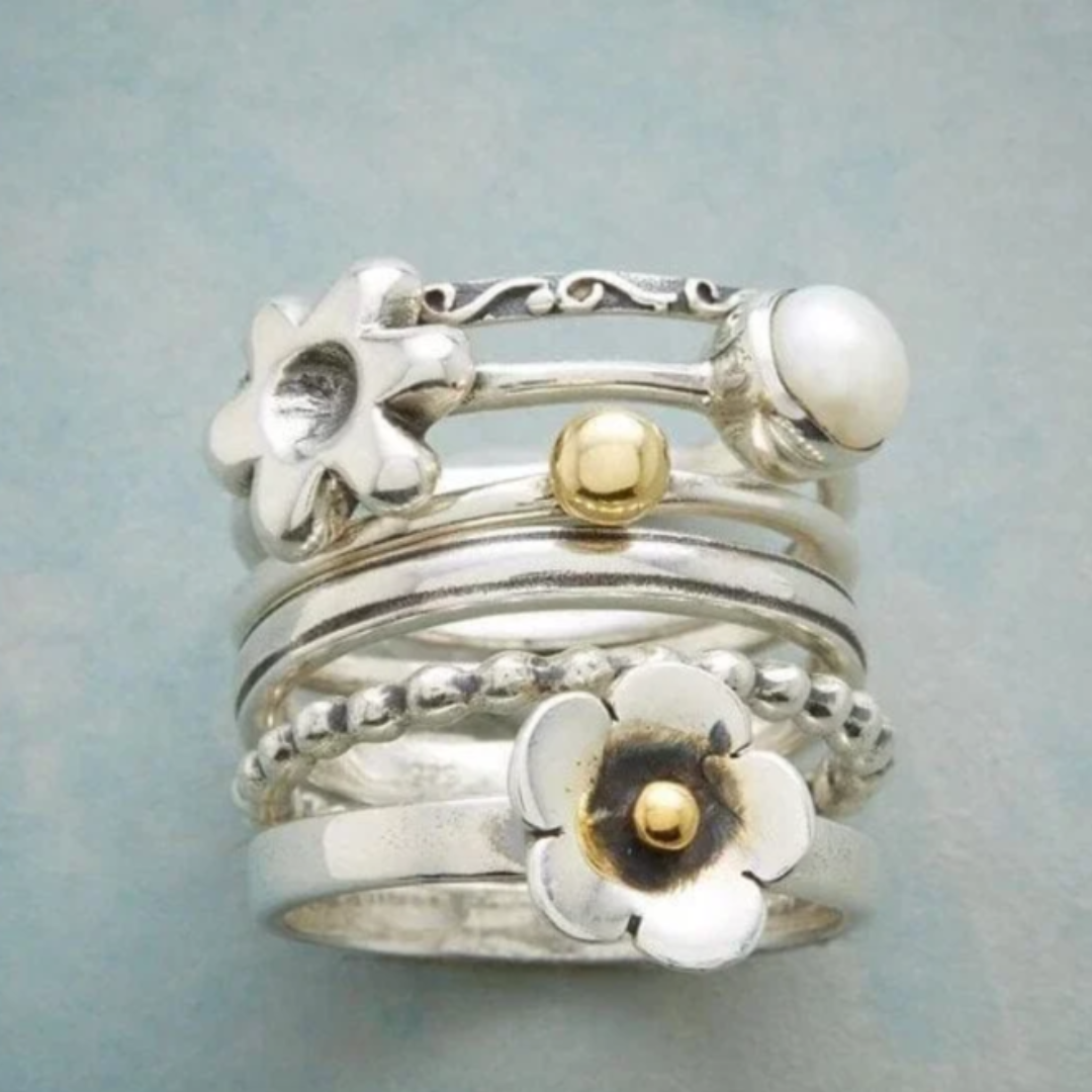 Conjunto de Anéis com Design Floral em Pérolas