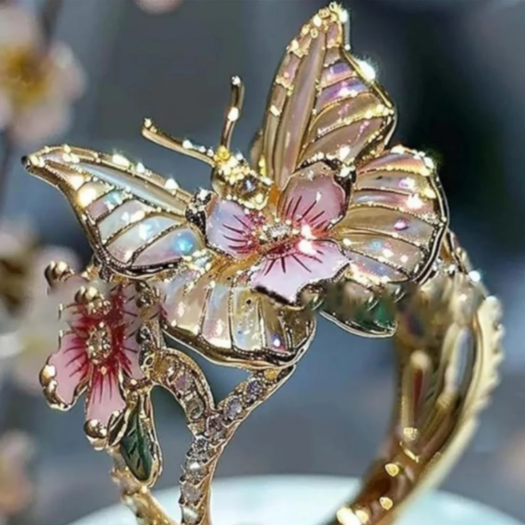 Anel Dourado com Borboleta Brilhante