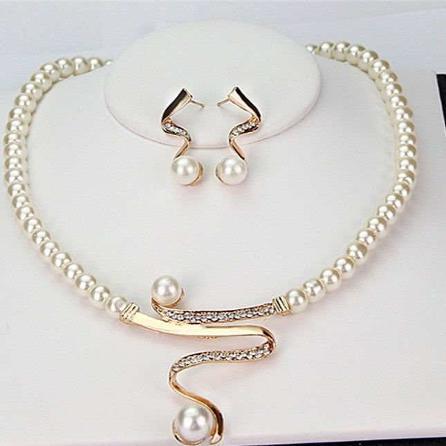 Conjunto de Colar e Brincos com Pérolas Naturais