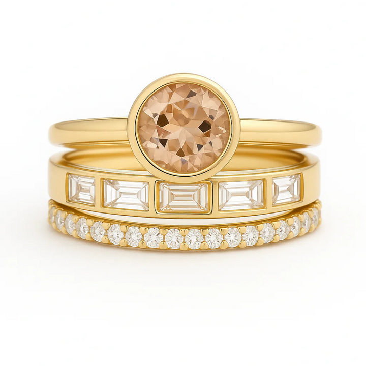 Anel Elegante Dourado com Cristais Incrustados