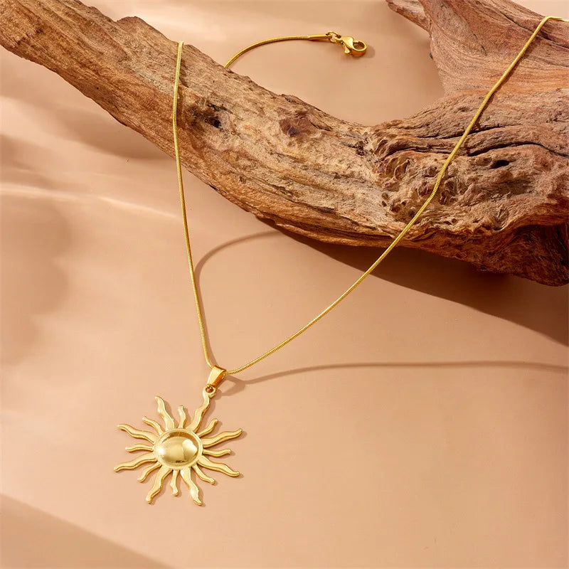 2024 Novo Colar de Pingente Solar de Moda em Aço Inoxidável 316L Dourado para Mulheres e Meninas - Joia Estilosa de Presente