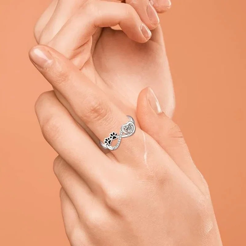 Anel de Zircônia com Design de Coração Infinito