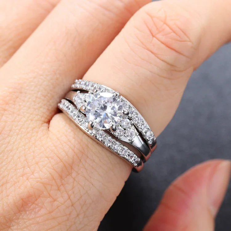 Conjunto de três anéis luxuosos com micro incrustações de luz