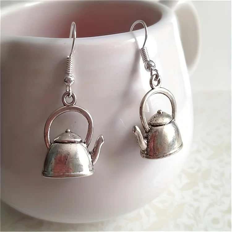 Brincos de cafeteira vintage com talheres