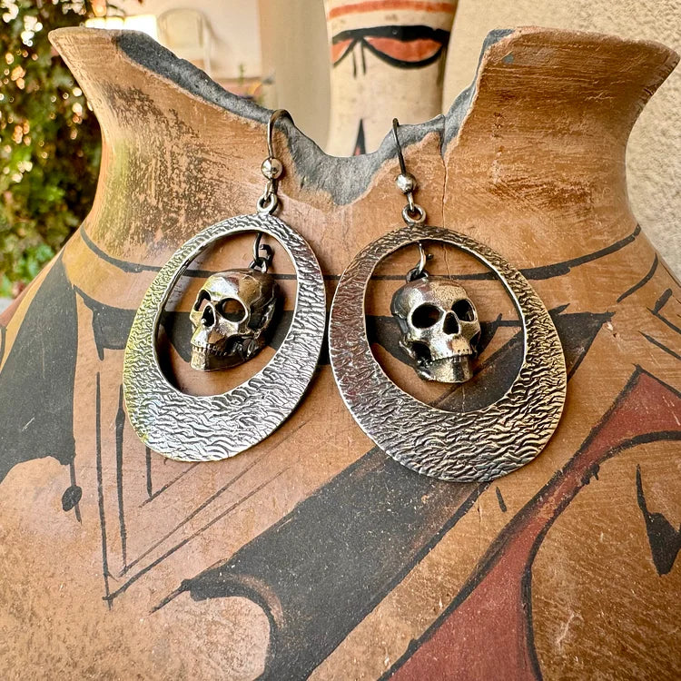 Brincos de argola vintage de esqueleto de calavera de prata