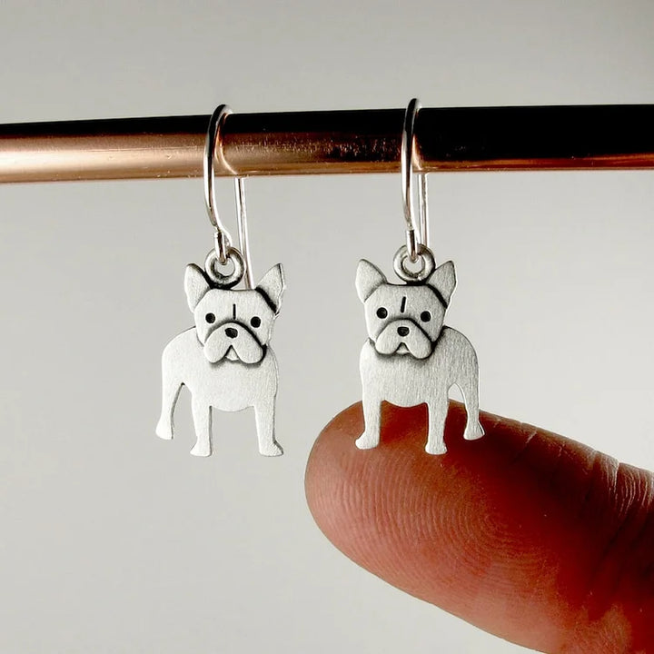 Brincos pequenos de buldogue francês