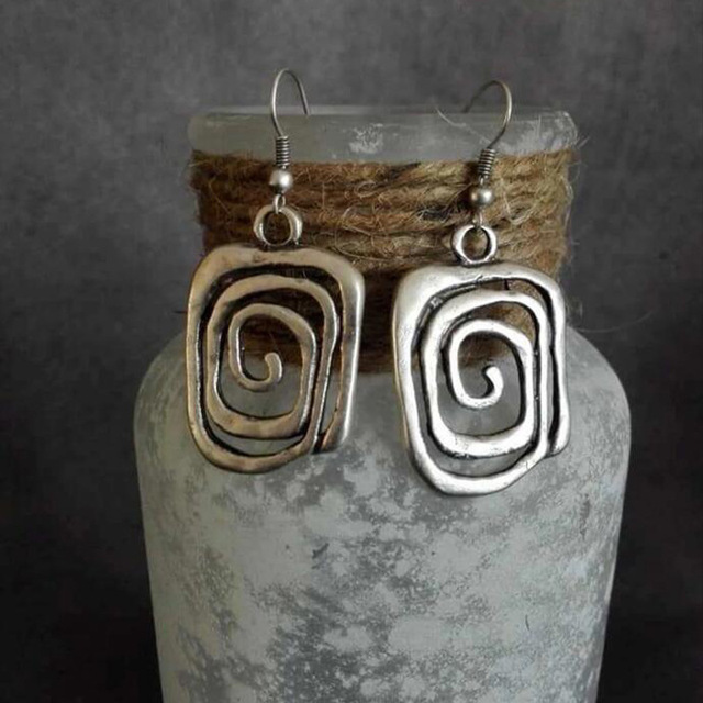 Brincos Vintage em Prata com Design Espiral
