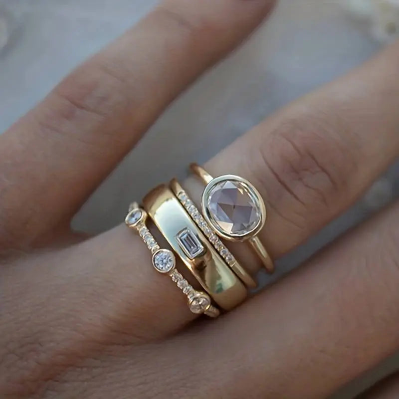 Conjunto de Anéis Vintage em Ouro com Zircônia