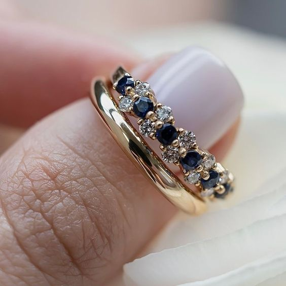 Anel de Ouro Vintage Elegante com Zircônia Azul