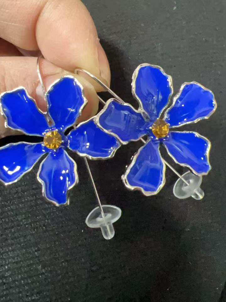 Brincos Vintage com Flores Azuis