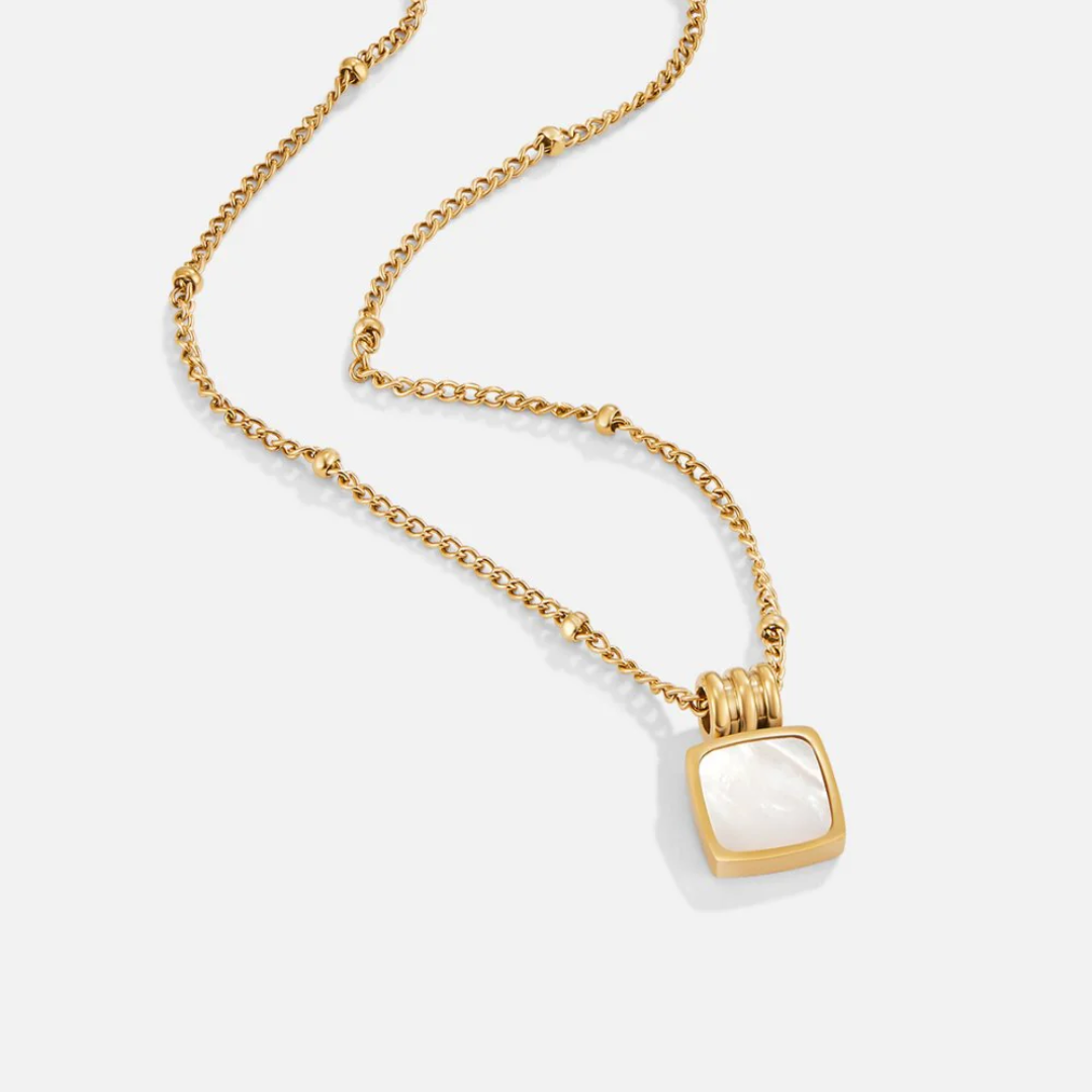 Colar com Pingente de Concha Branca Lucia