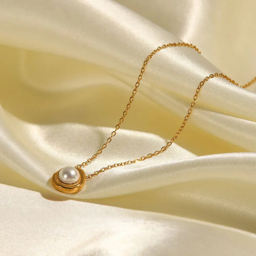 Colar Banhado a Ouro com Pérola de Água Salgada